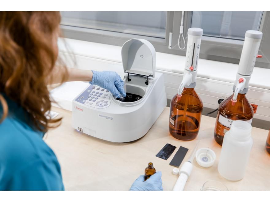 detail při testování emisních charakteristik v laboratoři TIYO detail při testování emisních charakteristik v laboratoři TIYO