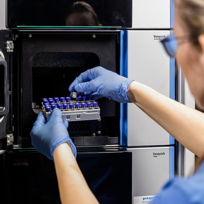 Testování plastových dílů v emisní komoře laboratoře TIYO