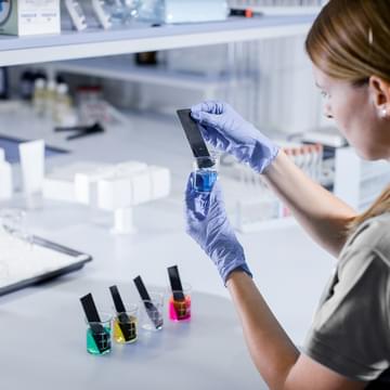 MATERIÁLOVÉ ANALÝZY PLASTŮ, KOMPOZITŮ, KOVŮ A FÓLIÍ, práce v laboratoři Tiyo MATERIÁLOVÉ ANALÝZY PLASTŮ, KOMPOZITŮ, KOVŮ A FÓLIÍ, práce v laboratoři Tiyo