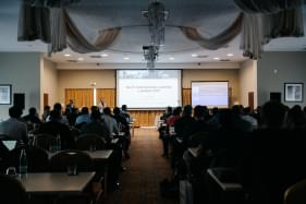 zaplněný sál v Tree of Life na semináři VVA 2025 zaplněný sál v Tree of Life na semináři VVA 2025